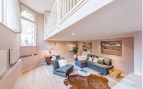 Hip Split Level Apartment On The Ground Floor