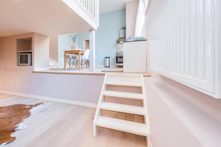 Hip Split Level Apartment On The Ground Floor Amsterdam Exterior photo